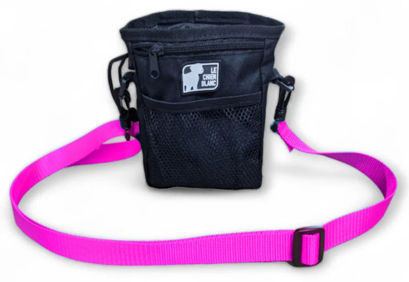 Le chien blanc pochette à gâteries Volt