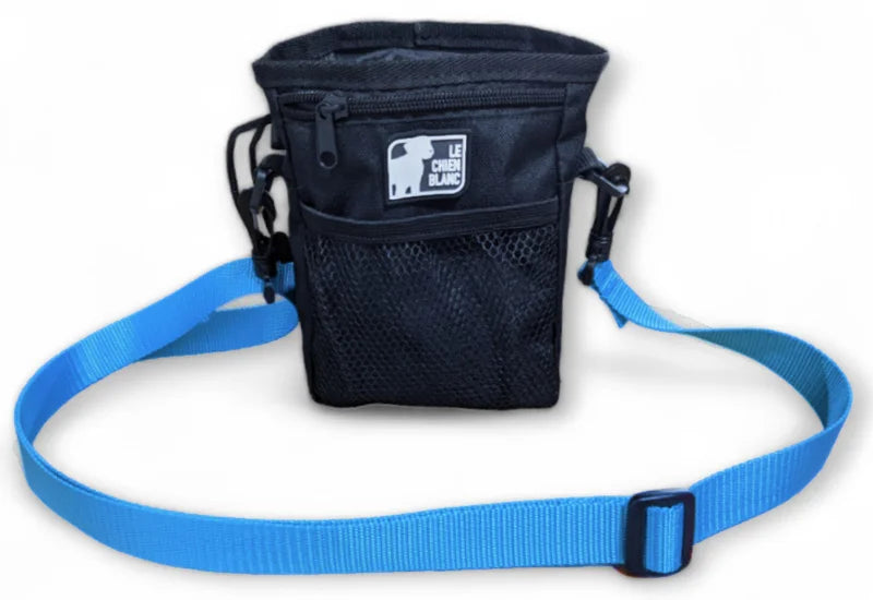 Le chien blanc pochette à gâteries Volt