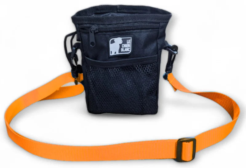 Le chien blanc pochette à gâteries Volt