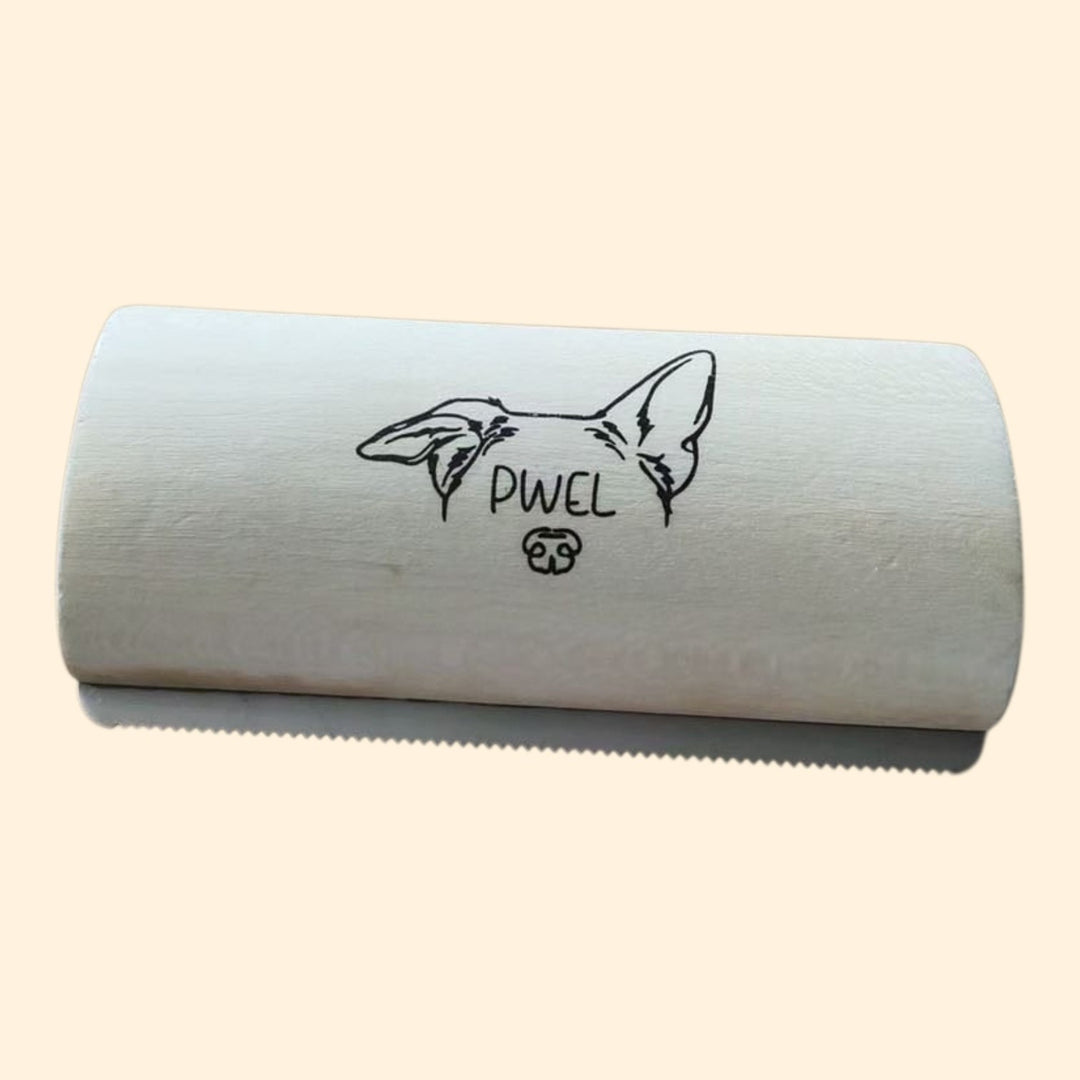 Pwel de-shedding brush for cats and dogs
